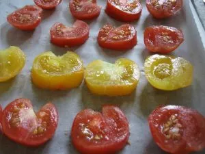 томаты перед сушкой в духовке
