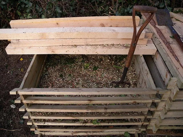 деревянный компостный ящик