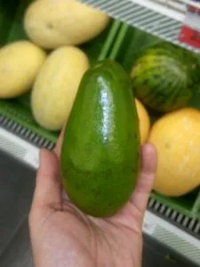 как выбрать спелый авокадо в магазине